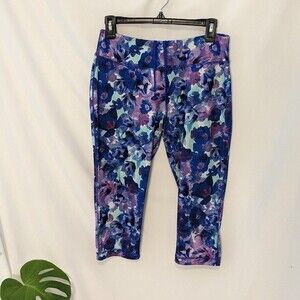 EUC - Danskin Now Fitted Capris - M